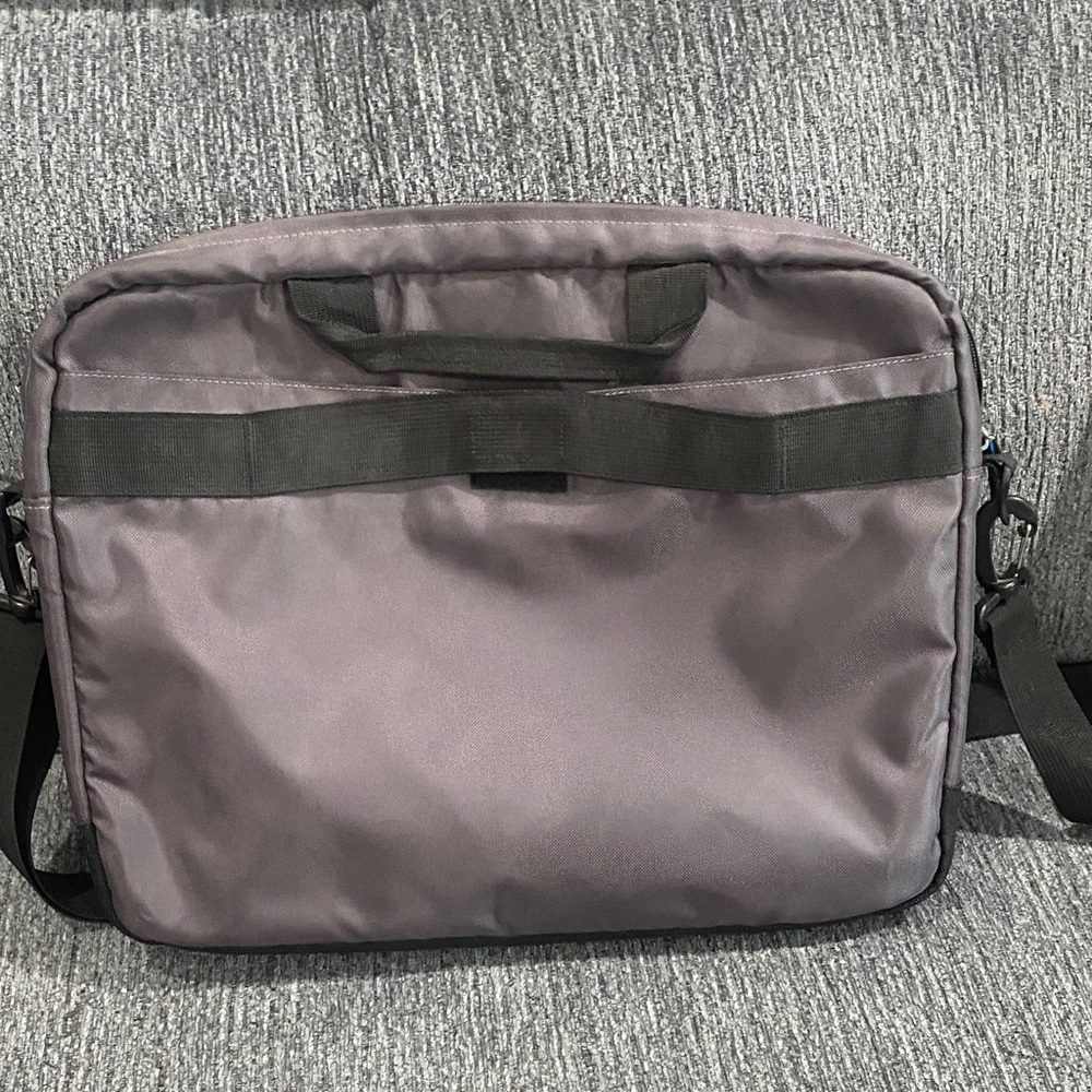 Dell Gray and Black Laptop Briefcase with Blue Accent - Picture 6 of 8